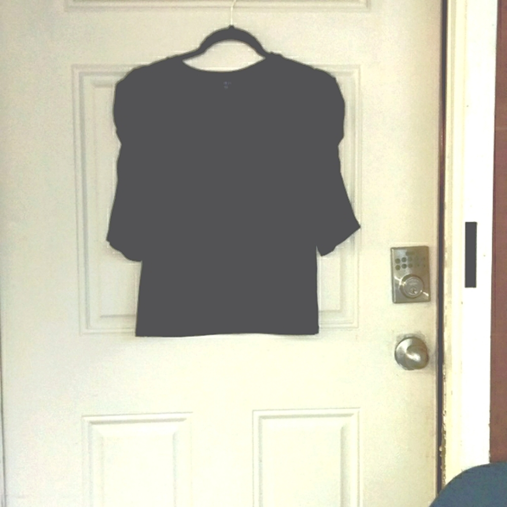 Iris black top